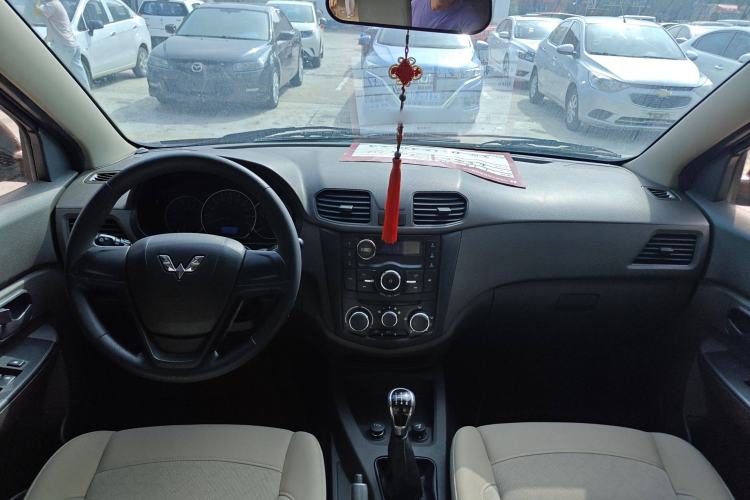 Used Wuling Hongguang 2015 1.5L S Basic Version China V Standard
