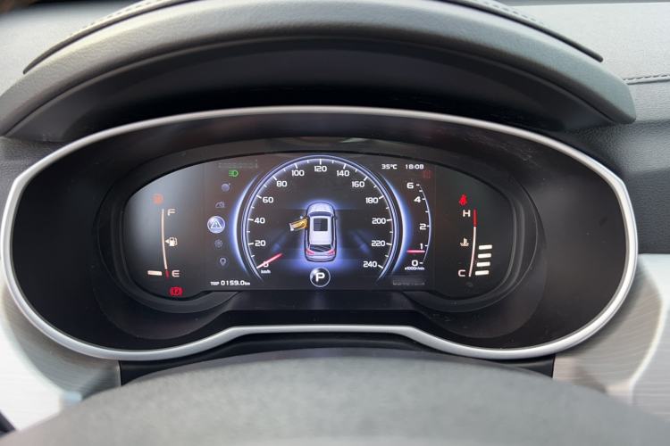 Used Geely Auto Emgrand X7 Sport 2018 1.8TD Automatic Two-Wheel Drive ZhiZun Model with 4G Connectivity
