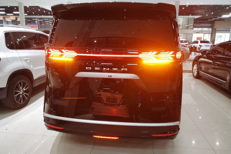 Used Denza D9 2022 DM-i 970 Four-Wheel Drive Flagship Model
