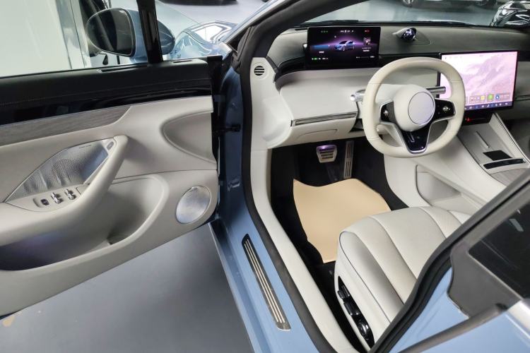 Used Hima Luxeed S7 2025 705 km Pro
