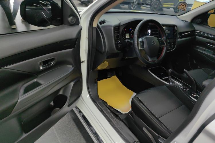 Used Mitsubishi Outlander 2021 Revised Version 2.0L Two-Wheel Drive Comfort Edition 5 Seats
