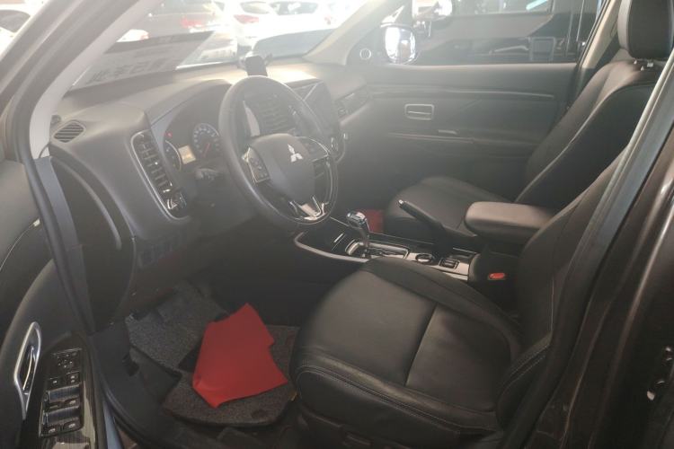 Used Mitsubishi Outlander 2018 2.0L Two-Wheel Drive Glory Edition 5 Seats