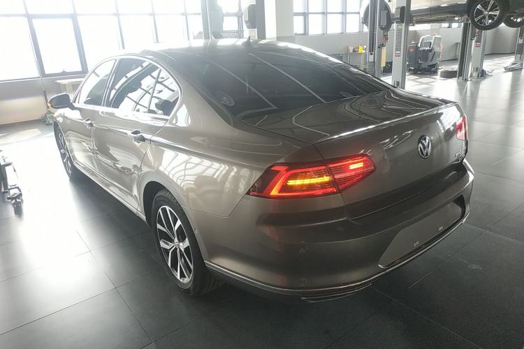 Used Volkswagen Magotan 2017 330TSI DSG Luxury Model
