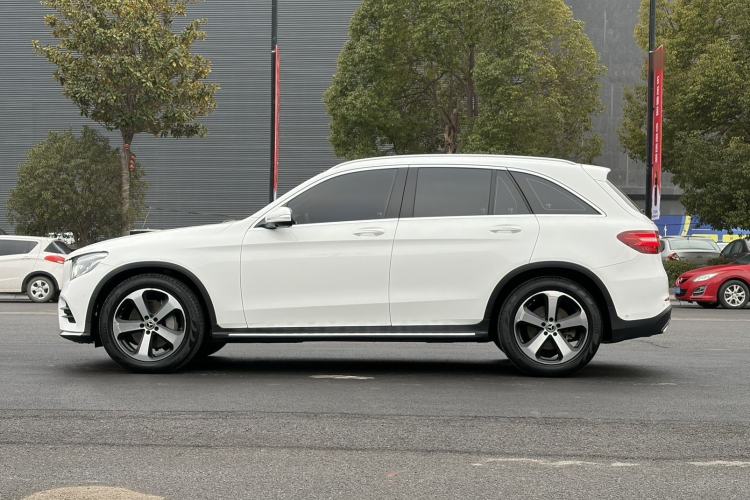Used Mercedes-Benz GLC 2018 Facelift GLC 260 4MATIC Luxury Edition
