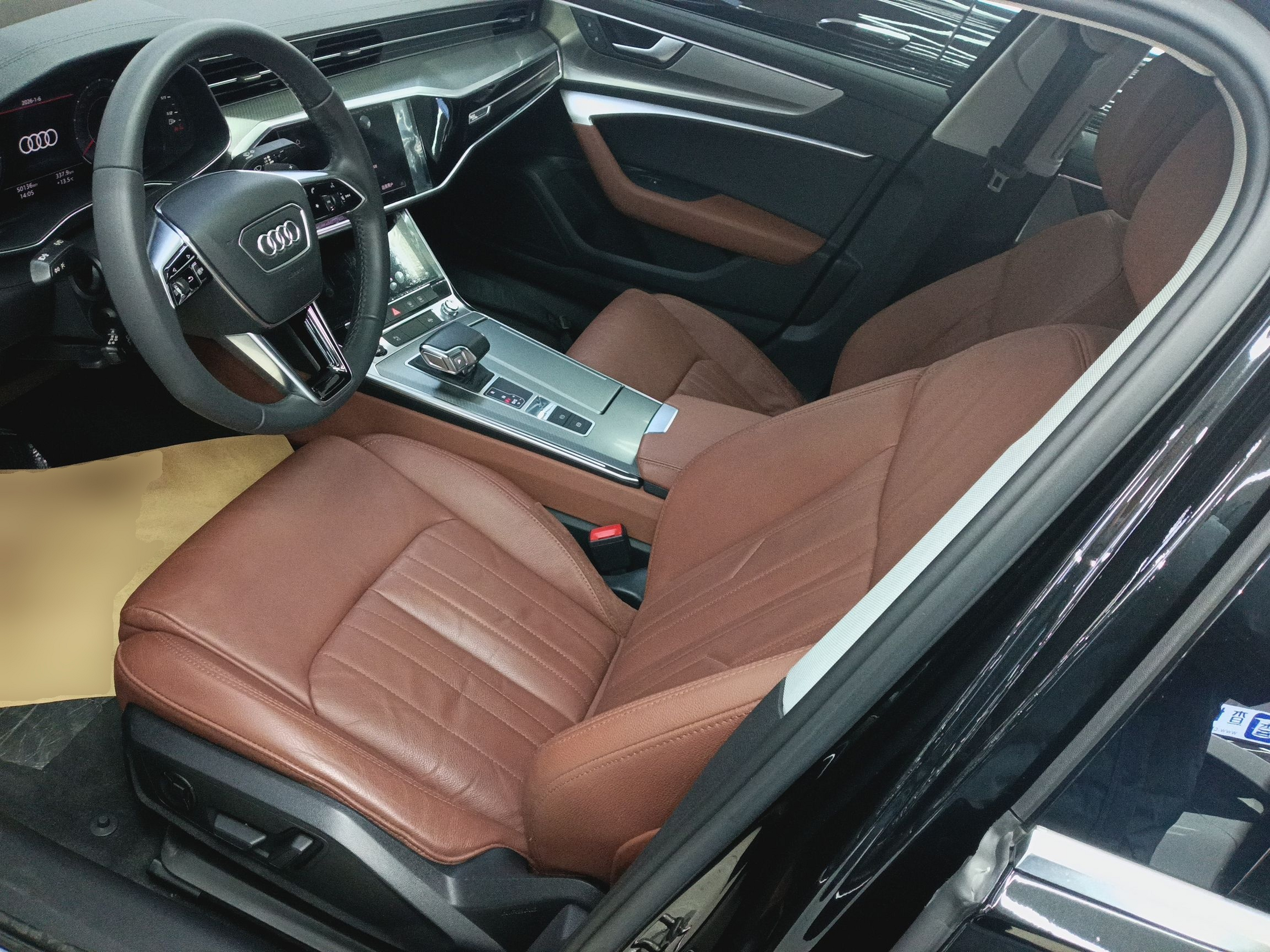 Переднее сиденье в автомобиле