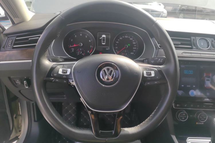 Used Volkswagen Magotan 2018 330TSI DSG Luxury Model
