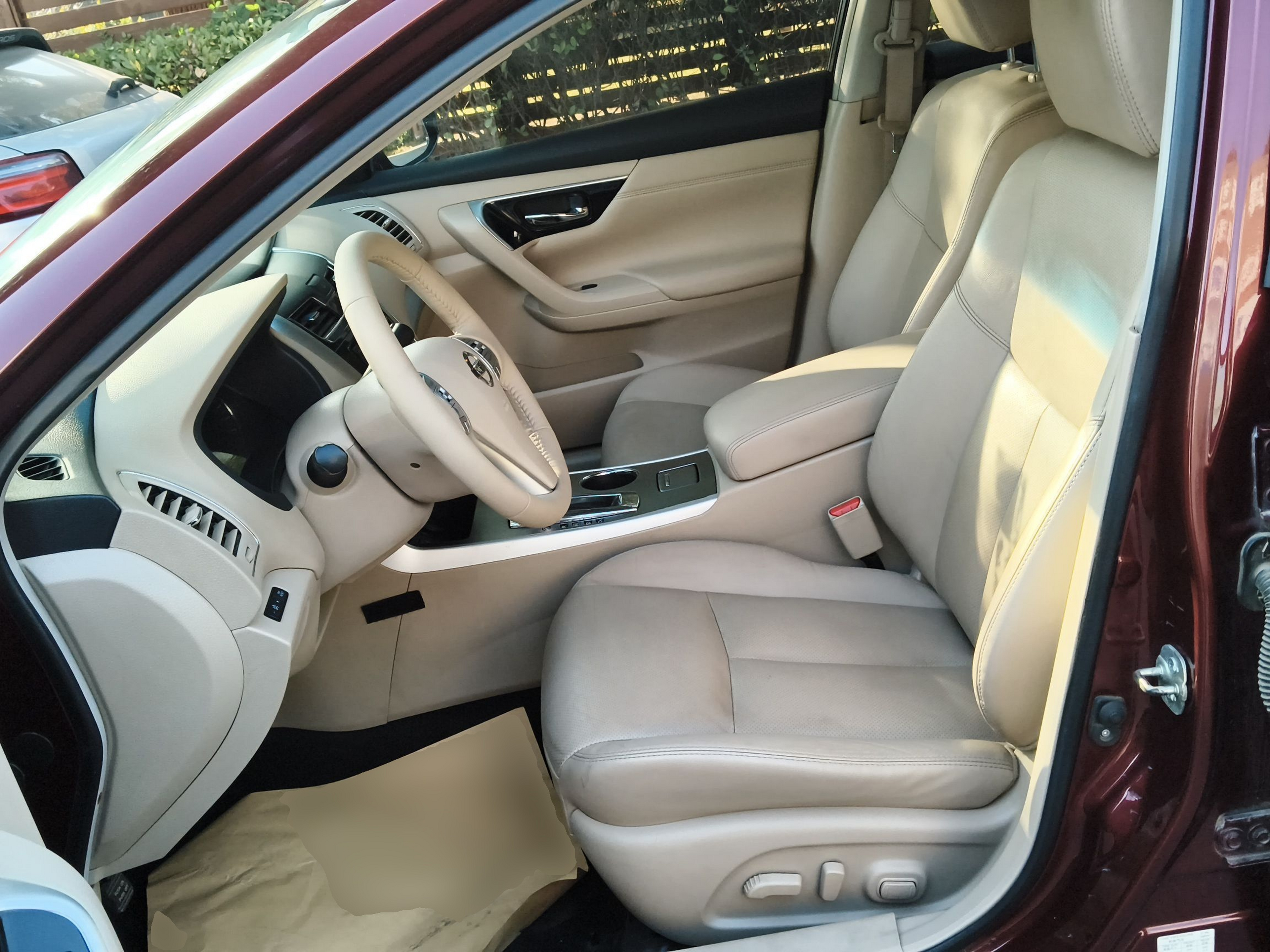 المقاعد الأمامية داخل السيارة