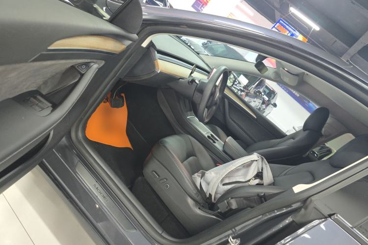 Used Tesla Model Y 2021 Long-Range All-Wheel-Drive Version
