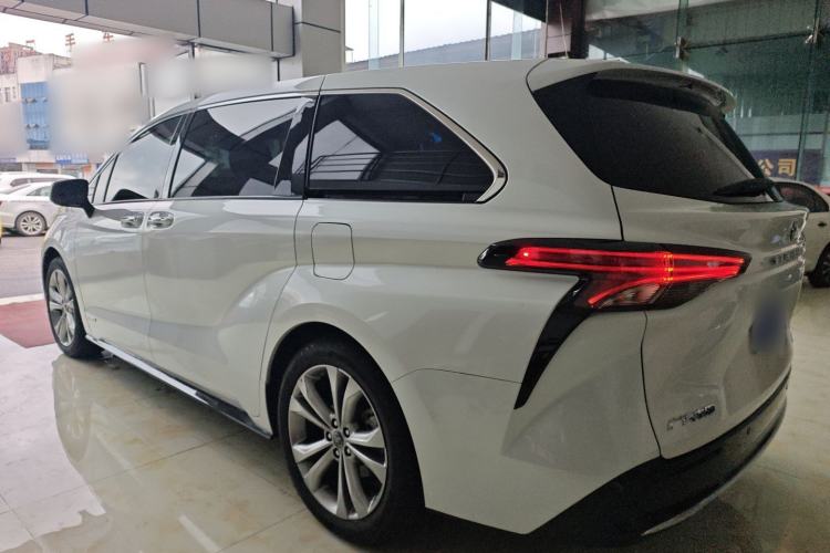 Used Toyota Sienna 2023 2.5L Hybrid Deluxe Edition
