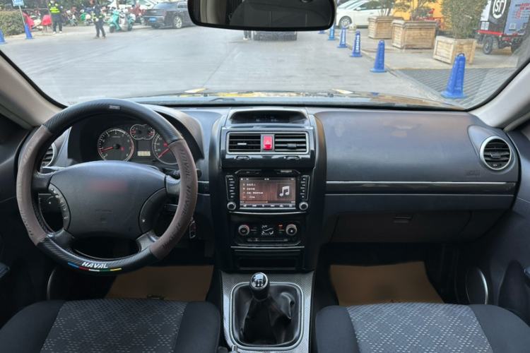 Used Haval H5 Classic 2015 2.0L Manual Two-Wheel Drive Entry-Level Trim
