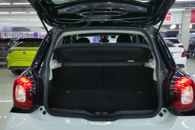 Used smart forfour 2018 0.9T 66 kW Pioneer Edition