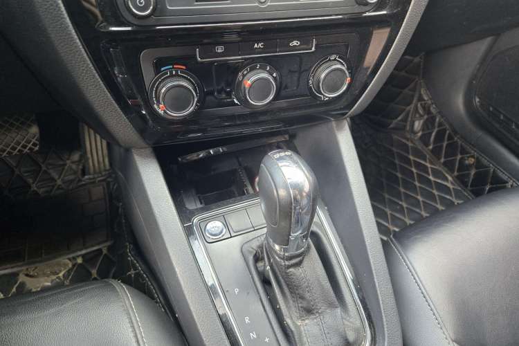 Used Volkswagen Sagitar 2017 230TSI Automatic Comfort Version
