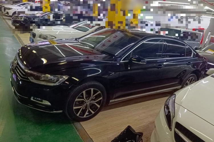 Used Volkswagen Magotan 2017 330TSI DSG Luxury Model
