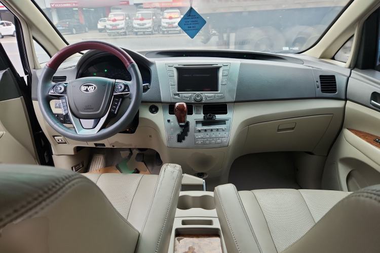 Used BYD M6 2013 2.4L Automatic Prestige Model
