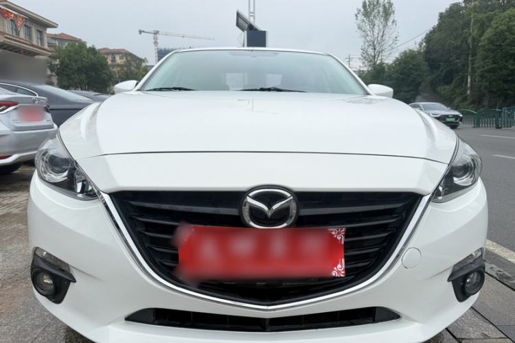 Used Mazda Mazda 3 Axela 2016 Sedan 1.5L Automatic Luxury Model
