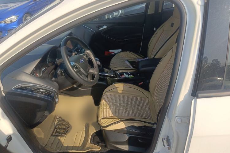 Used Ford Focus 2012 Sedan 1.6L Automatic Fashion Edition
