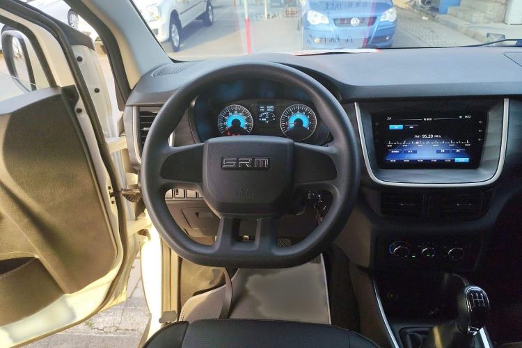 Used Jinbei Gold Hiace M Classic 2024 1.5L Travel Lion Passenger Van 7 Seats
