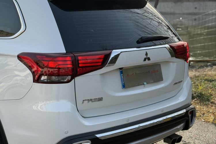 Used Mitsubishi Outlander 2018 2.4L 4x4 Luxury Edition 7-Seater