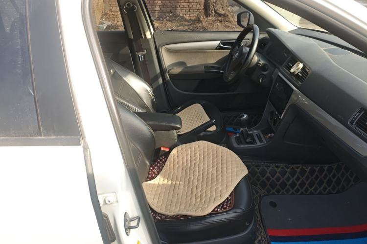 Used Volkswagen Gran Lavida 2013 1.6L Manual Fashion Model