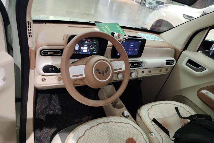 Used Wuling Hongguang MINIEV 2024 3rd Generation 215km Advanced Version
