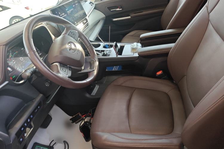 Used Toyota Granvia 2022 2.5L Hybrid Flagship Edition
