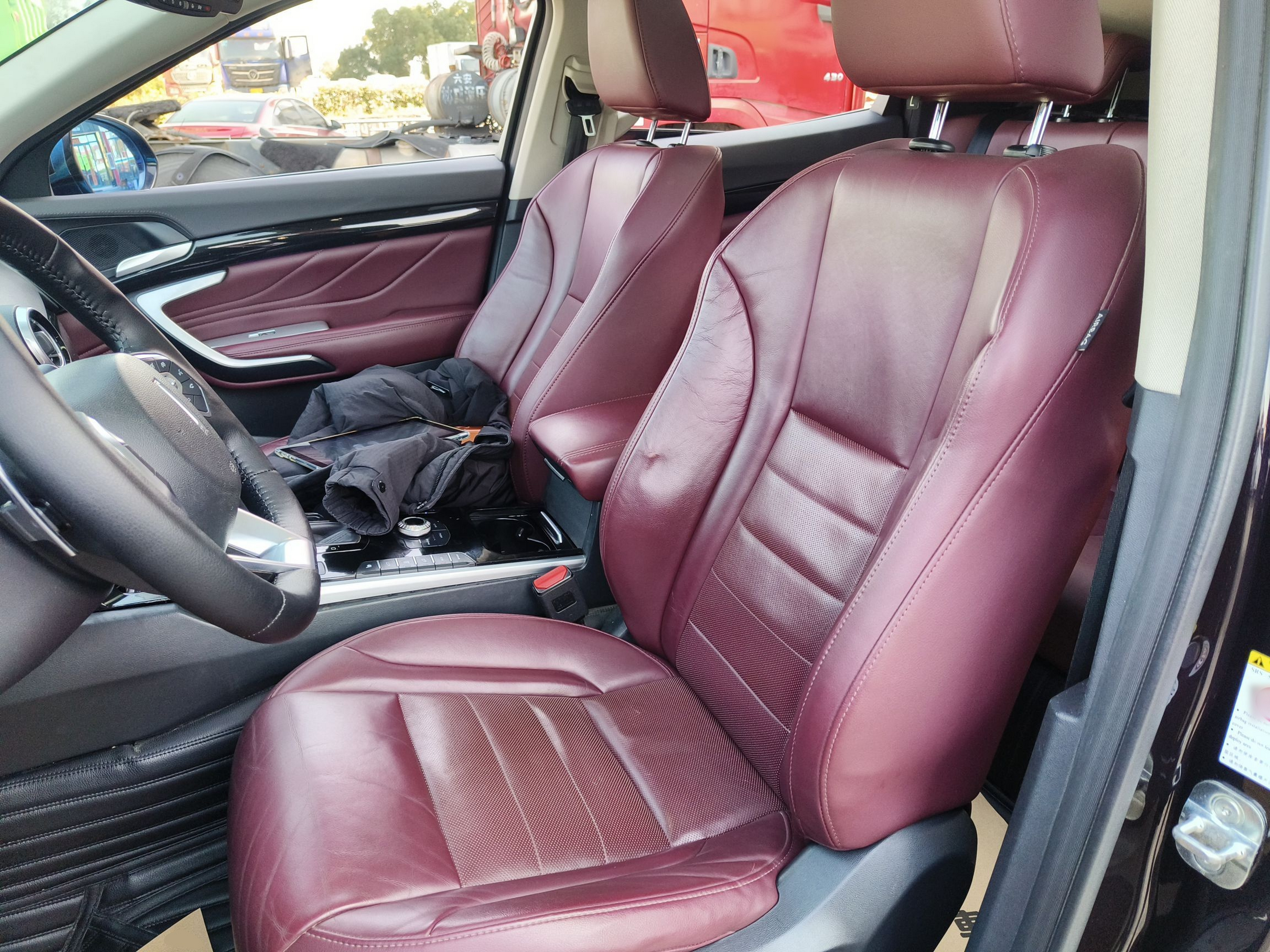 Переднее сиденье в автомобиле