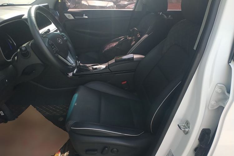 Used Hyundai Tucson 2020 280TGDi Two-Wheel-Drive GLS Fashion Edition China VI Standard
