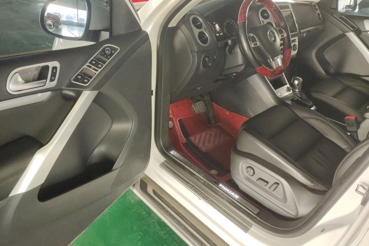 Used Volkswagen Tiguan 2015 1.8TSI Automatic All-Wheel-Drive Luxury Model
