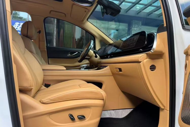 Used VOYAH Dream 2024 PHEV Extended-Range Premium Edition
