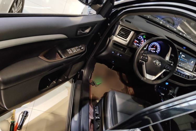 Used Toyota Highlander 2018 2.0T Four-Wheel Drive Luxury Version 7 Seats China VI Standard
