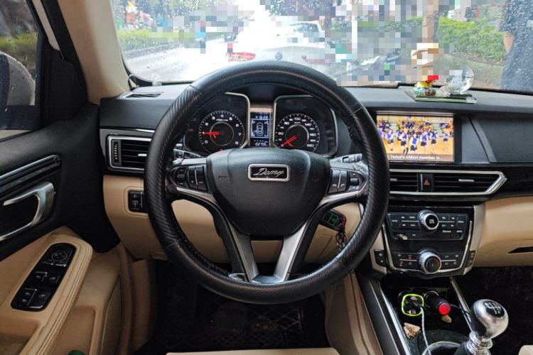 Used Zotye Domy X5 2017 Upgraded Model 1.5T Manual Luxury Version