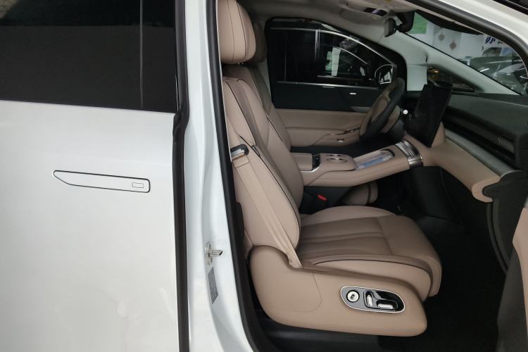 Used XPeng X9 2025 740 Ultra-Long Range Max
