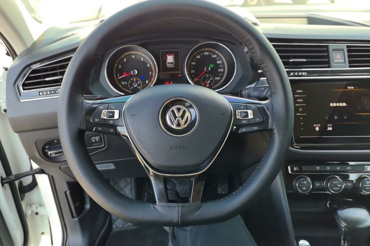 Used Volkswagen Tiguan L 2019 Updated Version 330TSI Automatic Two-Wheel Drive Panoramic Comfort Edition China VI Standard
