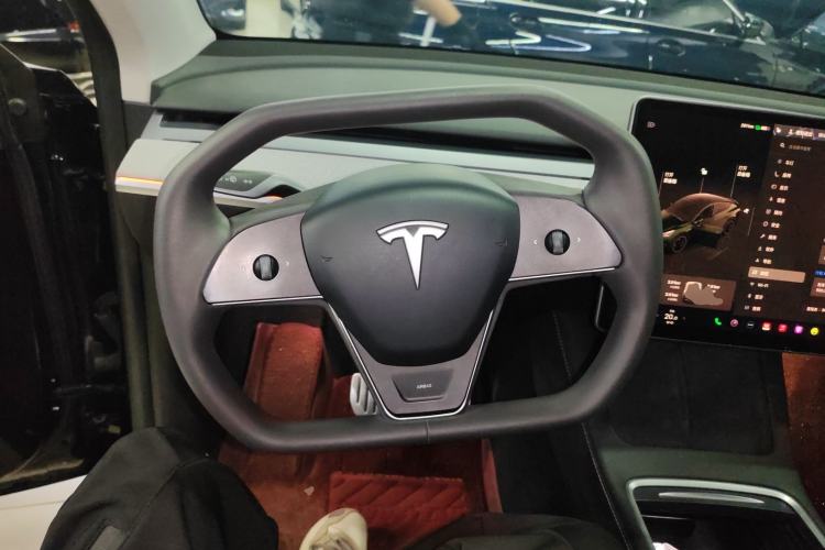 Used Tesla Model Y 2023 High-Performance All-Wheel-Drive Version
