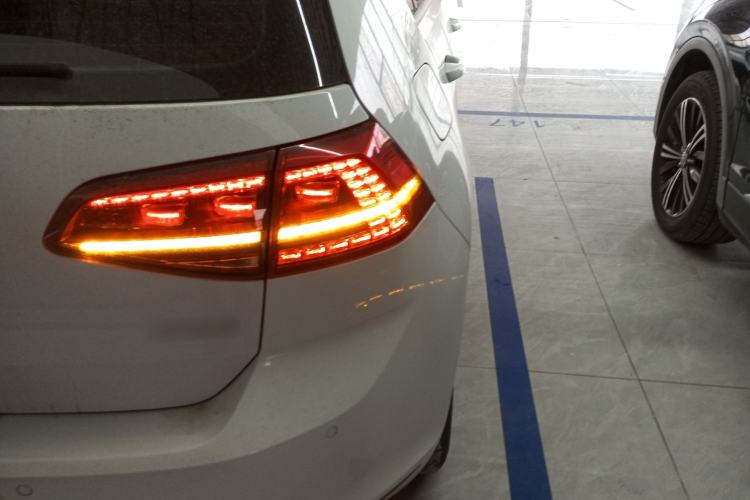 Used Volkswagen Golf 2016 1.6L Automatic Fashion Model