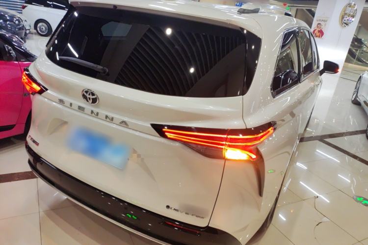 Used Toyota Sienna 2024 2.5L Hybrid Four-Wheel Drive Prestige Edition