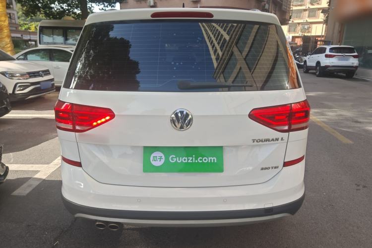 Used Volkswagen Touran 2018 Volkswagen Touran L 280TSI DSG Boundary Edition 7 Seats China VI Standard
