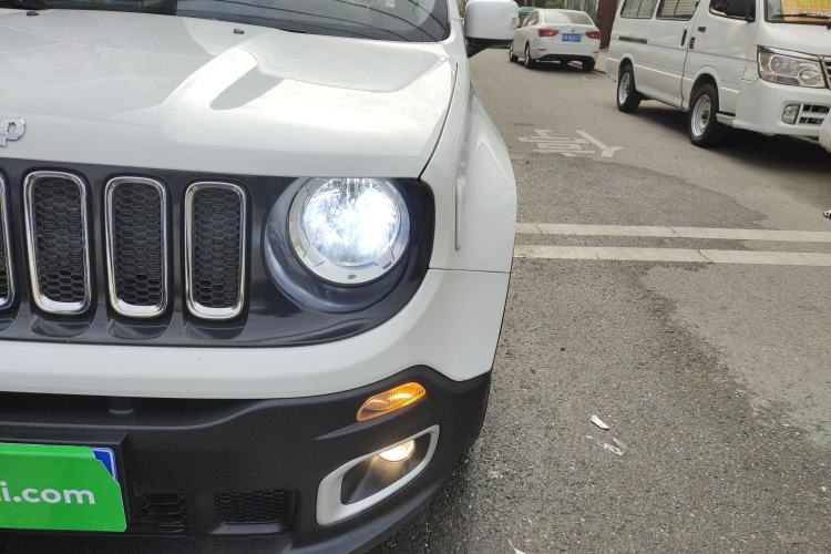 Used  Renegade 2018 Connected Large Screen Version 180T Automatic High-Energy Edition