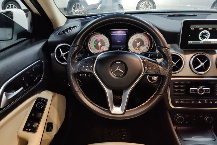 Used Mercedes-Benz GLA 2015 GLA 220 4MATIC Luxury Model
