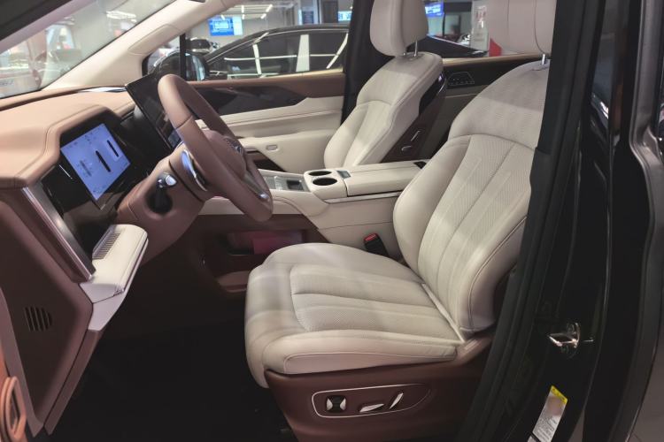 Used BYD Xia 2025 DM-i 1.5T 180km Beyond Edition
