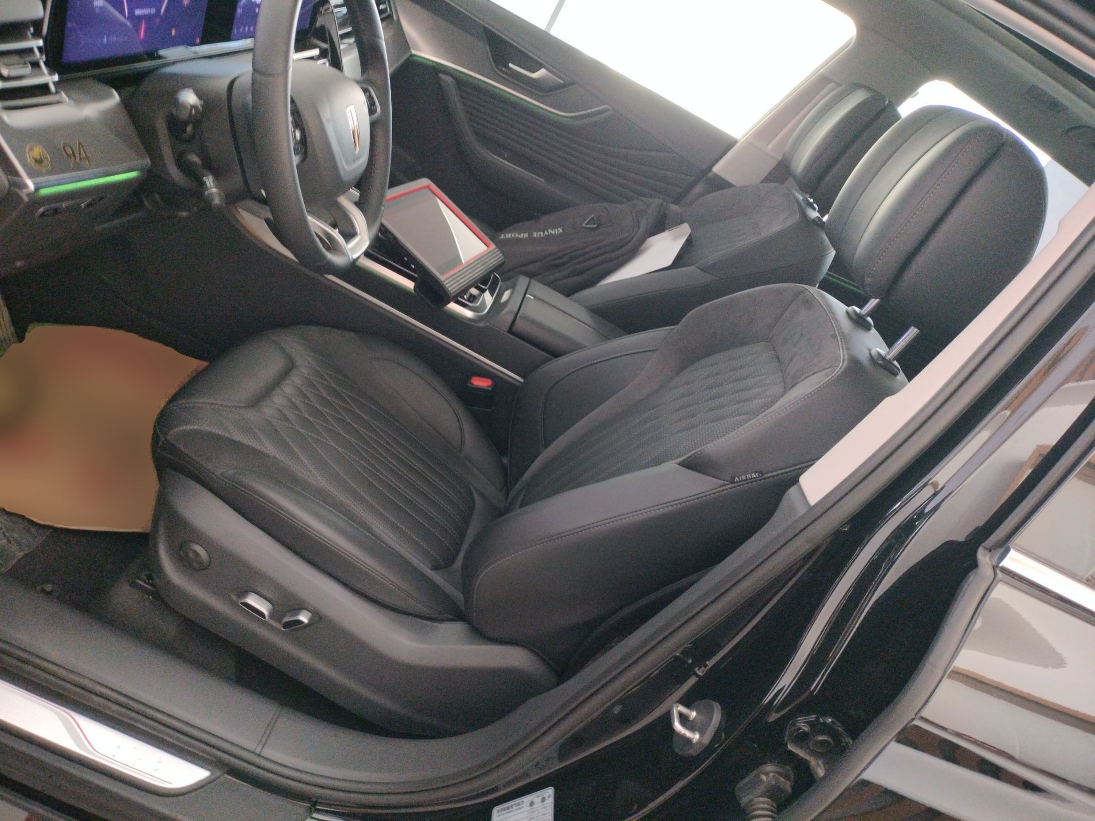 Переднее сиденье в автомобиле