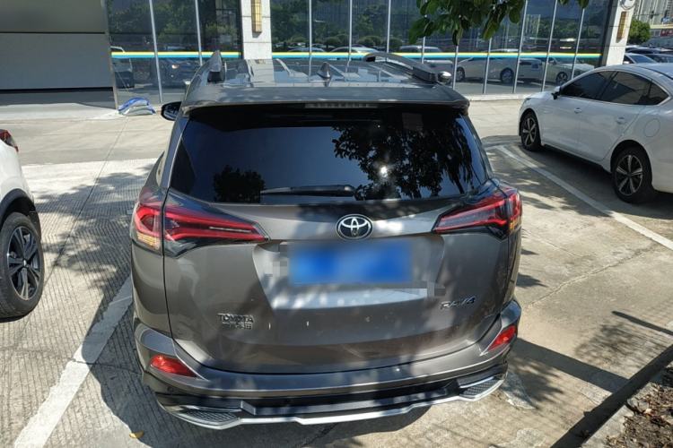Used Toyota RAV4 2016 2.0L CVT Two-Wheel Drive Fashion Edition China V Standard
