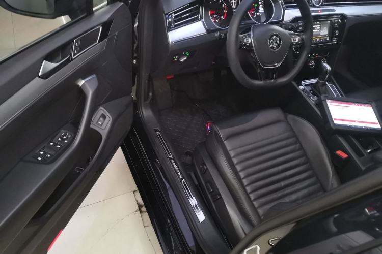 Used Volkswagen Magotan 2018 330TSI DSG Advanced Model
