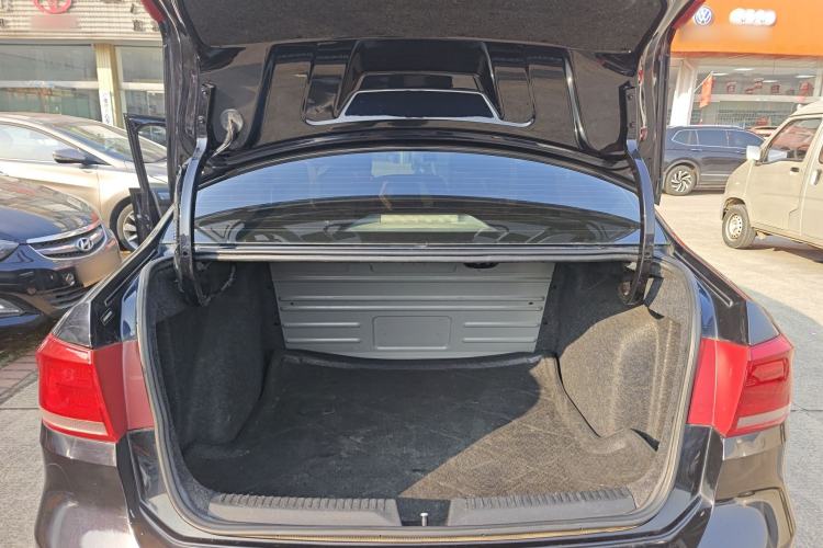 Used Volkswagen Santana 2015 1.6L Manual Comfort Edition