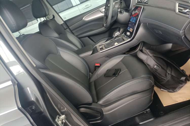 Used Roewe RX5 2023 PLUS 330TGI Automatic Trendsetting Smart Edition
