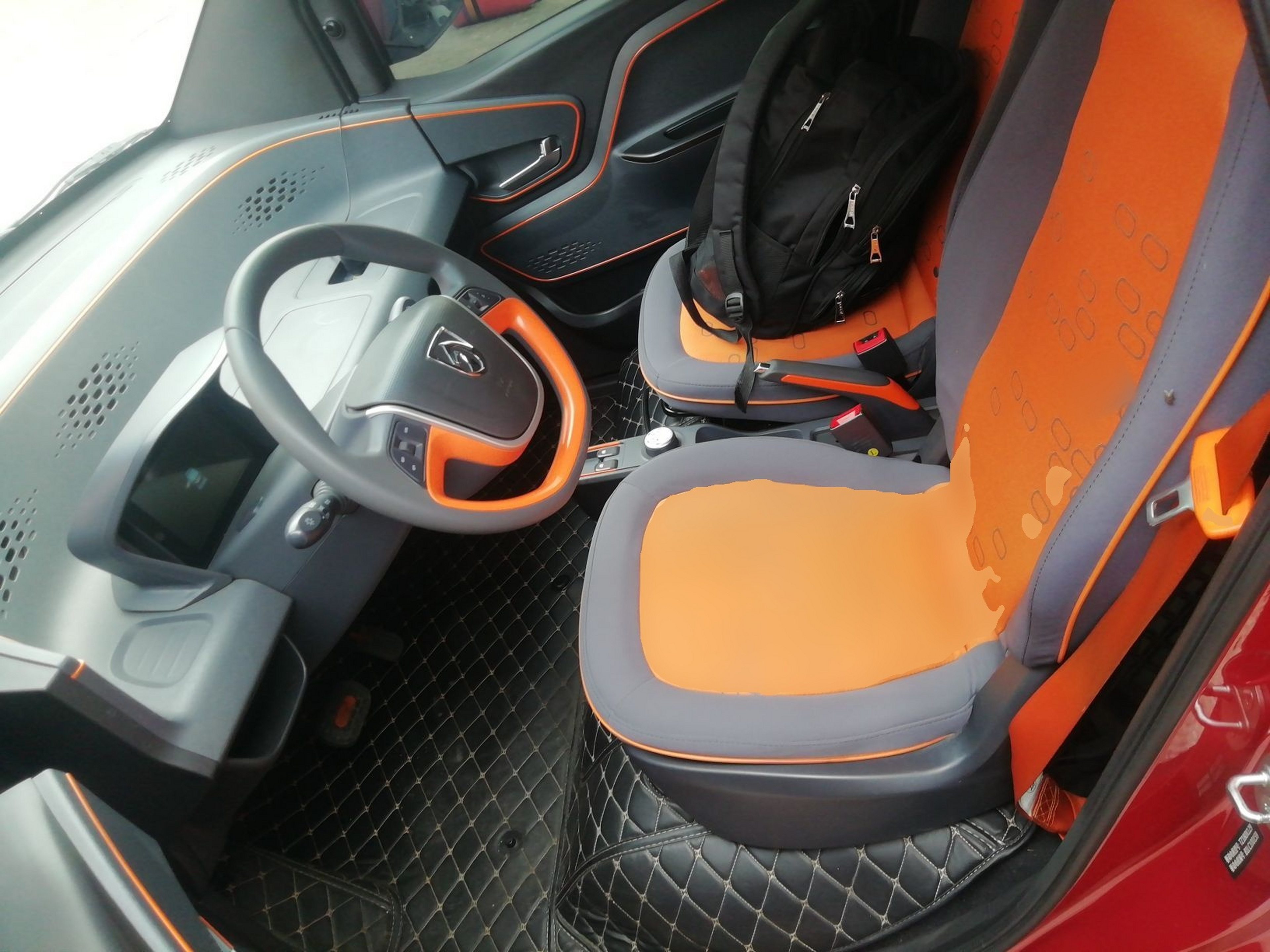 Переднее сиденье в автомобиле