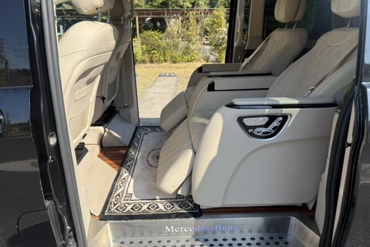 Used Mercedes-Benz V-Class 2017 V 260 Avantgarde Edition
