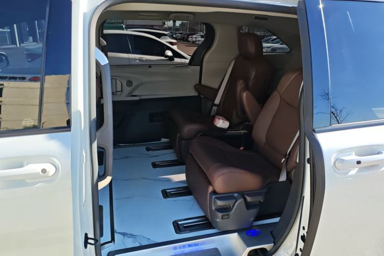 Used Toyota Sienna 2023 2.5L Hybrid Comfort Edition