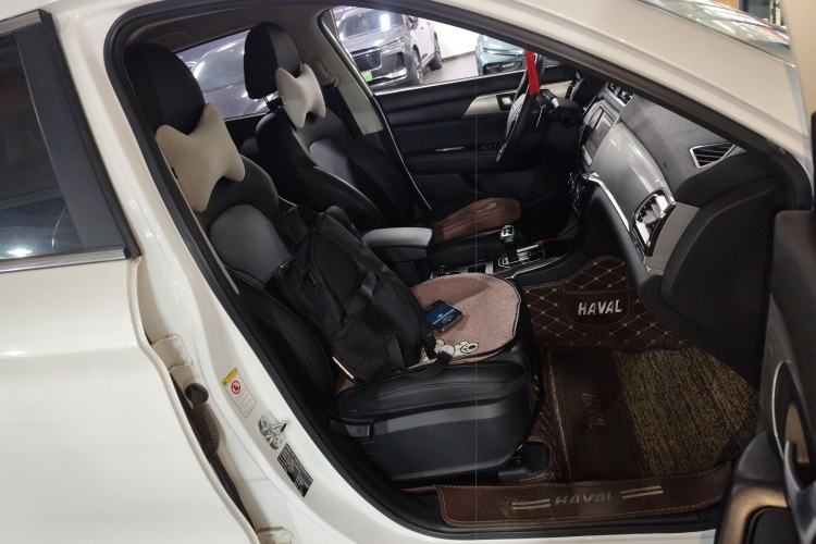 Used Haval H2 2018 Chuanxiang Edition Blue Badge 1.5T Dual-Clutch Two-Wheel Drive Fashionable Model