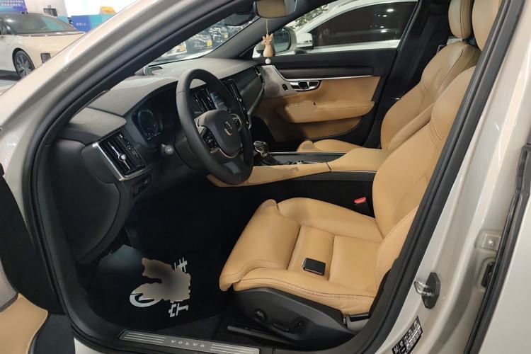 Used Volvo V90 2017 Cross Country T5 AWD Smart Range Edition
